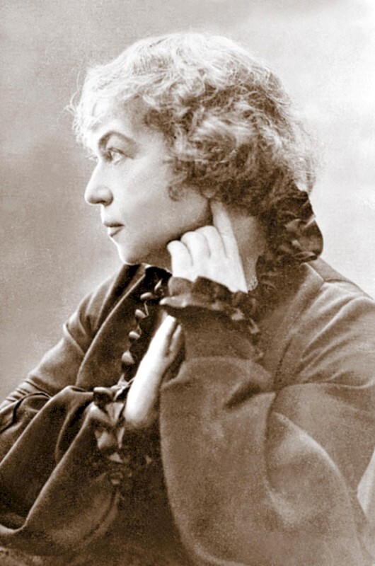 Александра Коллонтай. Валькирия революции - i_002.jpg