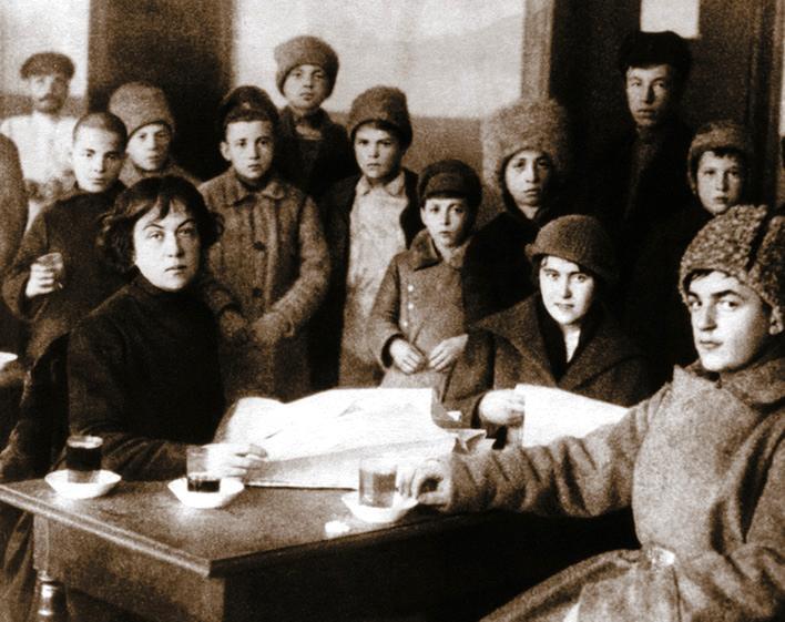 Александра Коллонтай. Валькирия революции - i_047.jpg